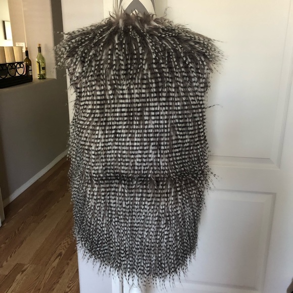 ๐ฅHOST PICK๐ฅOlive + Oak Faux Fur Fuzzy Vest - Picture 3 of 8